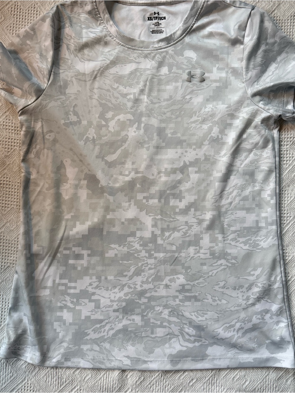 Under Armour Women’s White Digital Camo Short Sleeve Tee